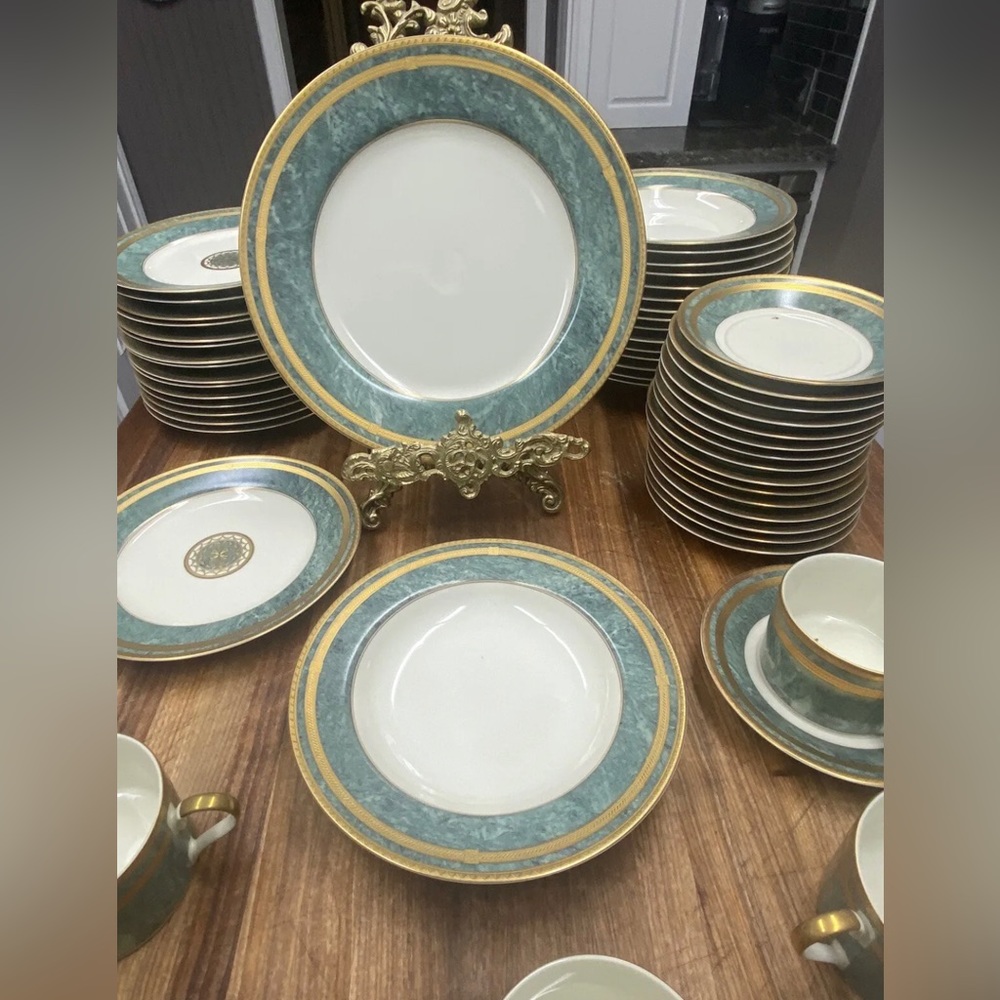 Celadon Florentine Mikasa.  Fine Ivory, Green Marble, Gold Encrusted. 16 Sets